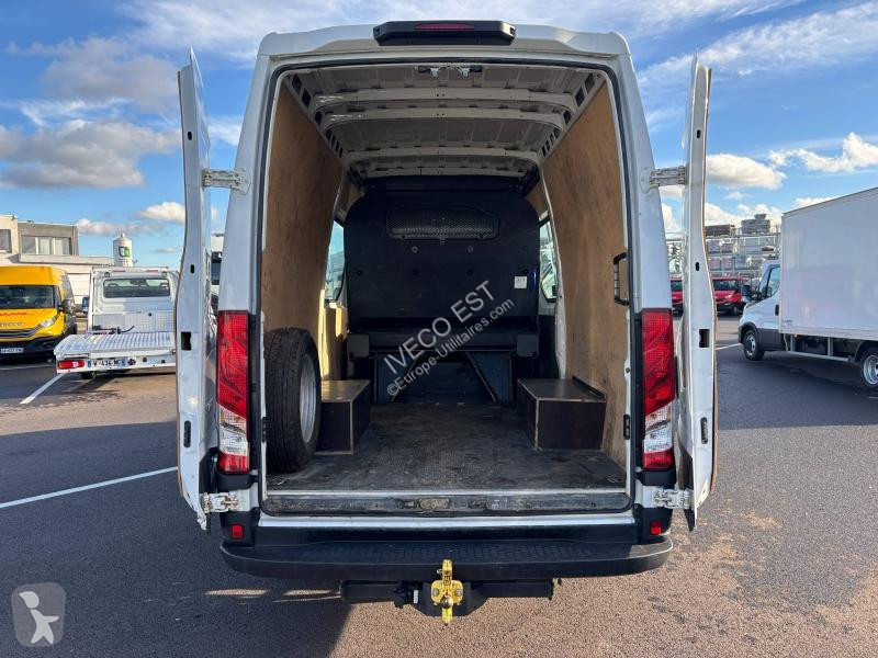 Véhicule utilitaire Iveco 35C Fg 35C14 V12-...