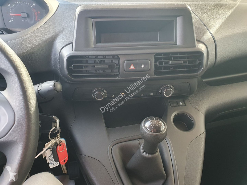 Autoutilitară Peugeot PARTNER STANDARD 650KG...