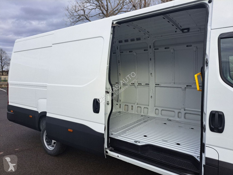 Véhicule utilitaire Iveco 35S18 A8 180CV 3L...