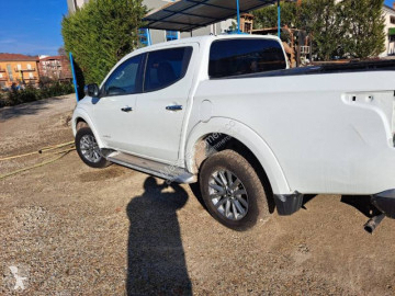Camioneta pick-up Mitsubishi