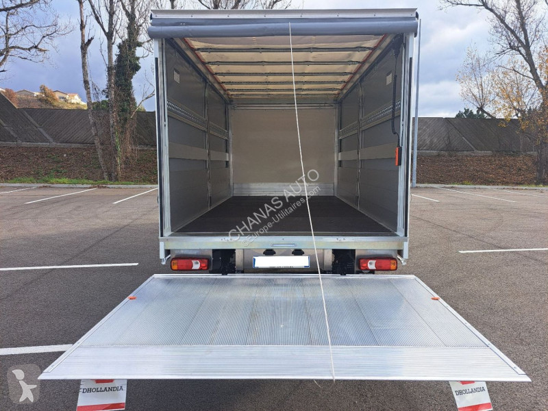 Véhicule utilitaire Iveco 35S18 A8 180CV 3L...