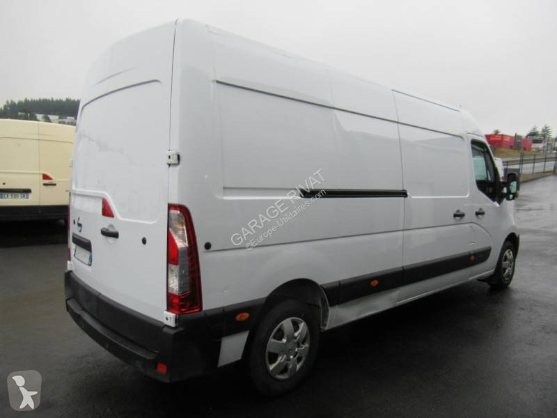Véhicule utilitaire Nissan