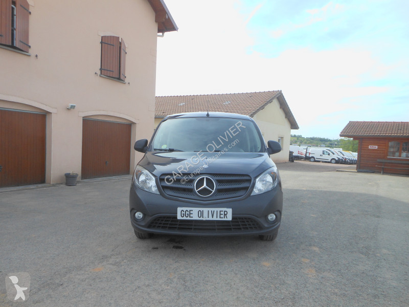 Véhicule utilitaire Mercedes Compact 109 1.5...