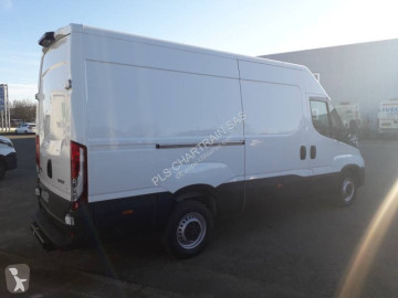 Furgón largo Iveco