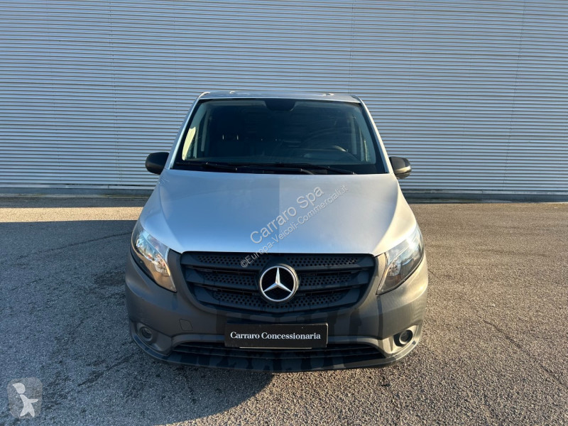 Véhicule utilitaire Mercedes III