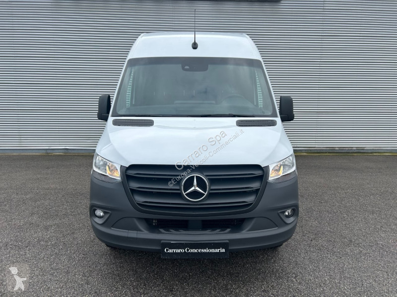 Autoutilitară Mercedes III