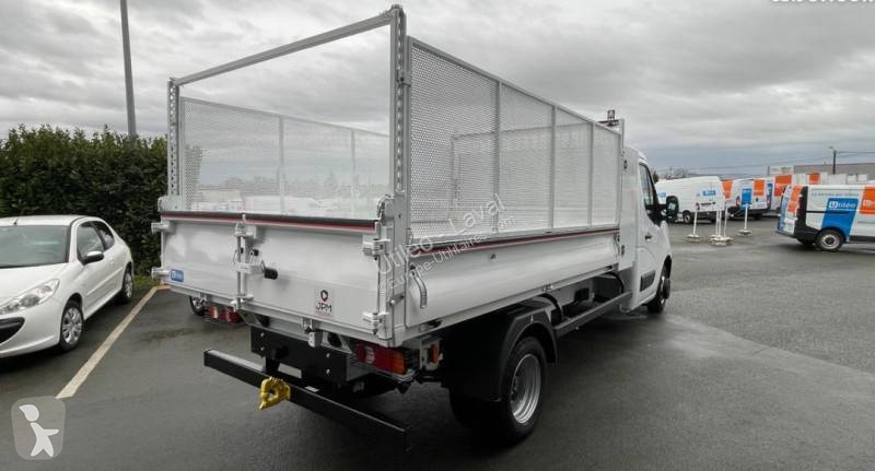Véhicule utilitaire Nissan