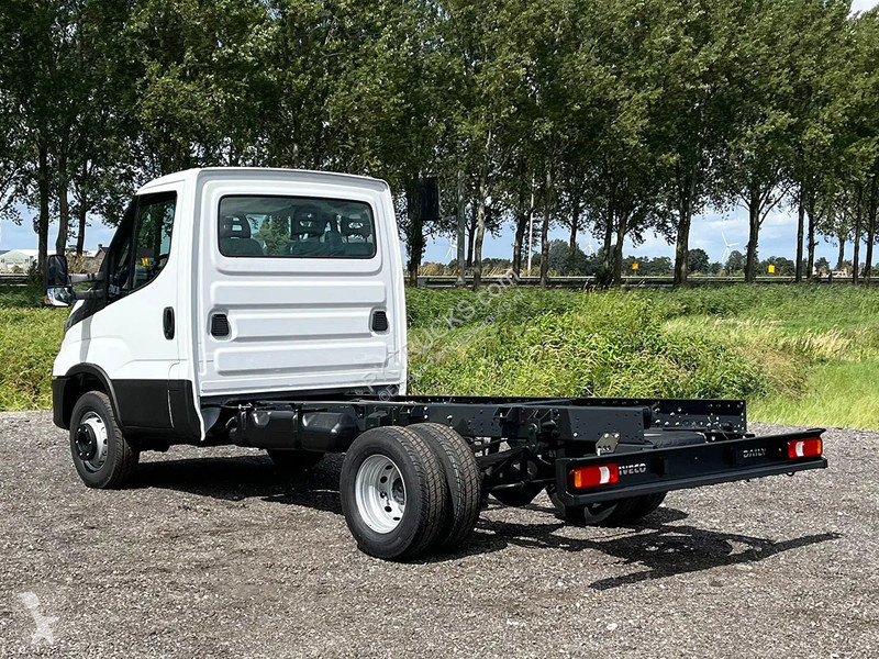 Véhicule utilitaire Iveco 70 Chassis Cabin (3...