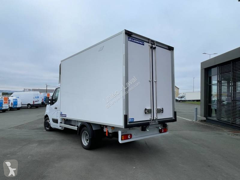 Véhicule utilitaire Nissan
