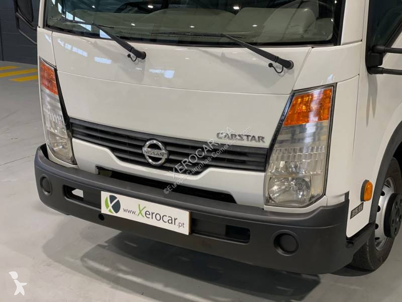 Véhicule utilitaire Nissan