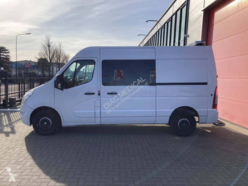 Furgoneta Renault T33 2.3 dCi L2H2 Ambulance...