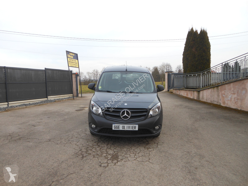 Véhicule utilitaire Mercedes Compact 109 1.5...