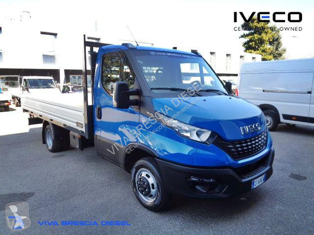 Véhicule utilitaire Iveco DAILY