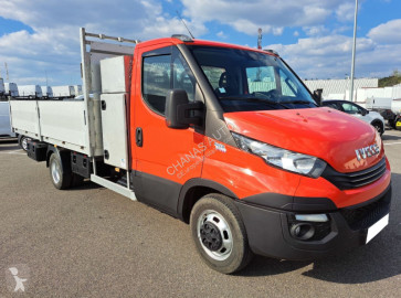 Con volquete Iveco