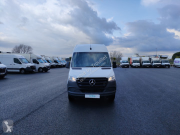 Fourgonnette Mercedes