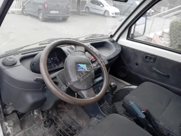 Utilitaire benne standard Piaggio