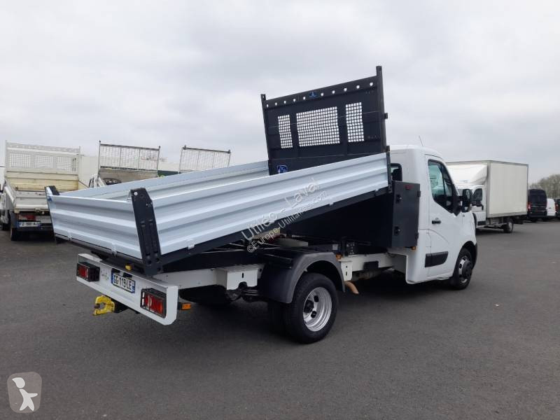 Véhicule utilitaire Nissan