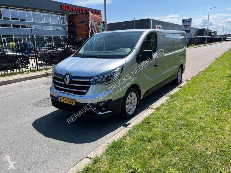 Furgoneta Renault E-Tech Red L2 H1, Airco, Nav,...