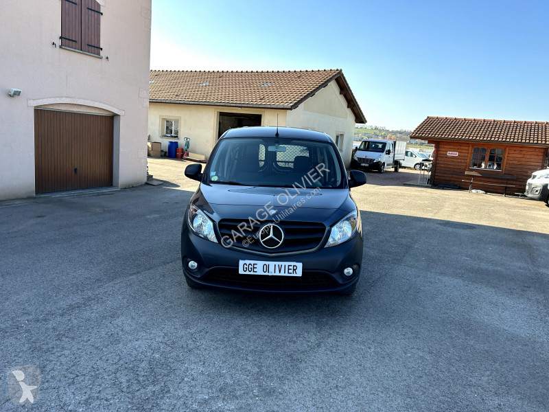Véhicule utilitaire Mercedes Compact 109 1.5...