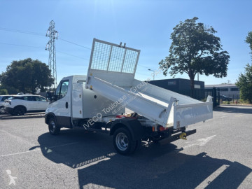 Con volquete Iveco