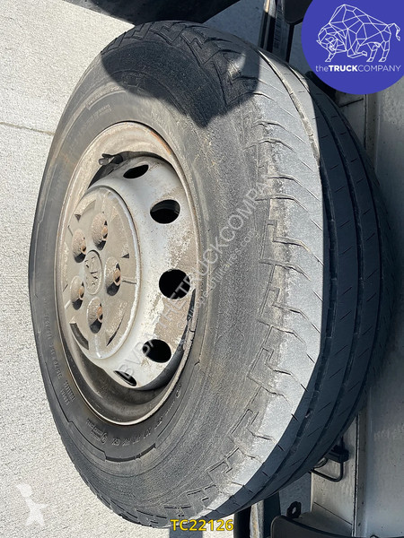 Nyttofordon Peugeot met laadklep