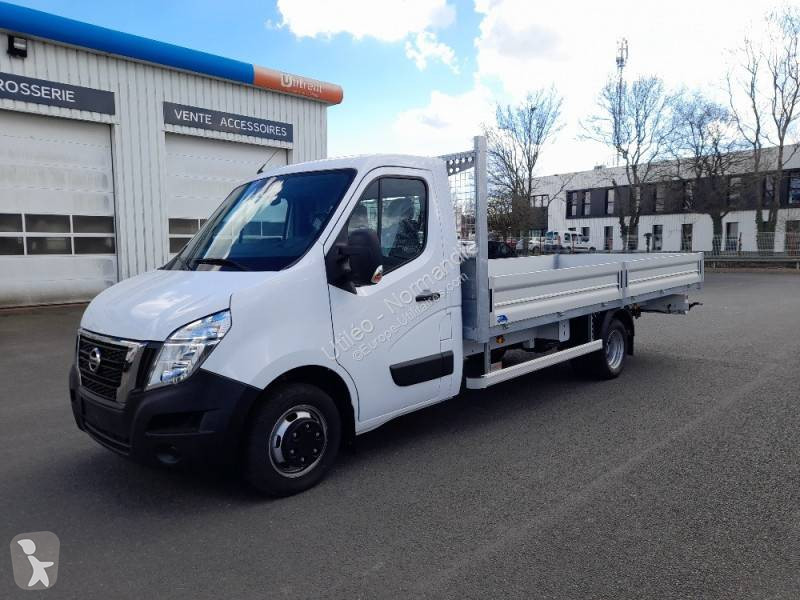 Véhicule utilitaire Nissan
