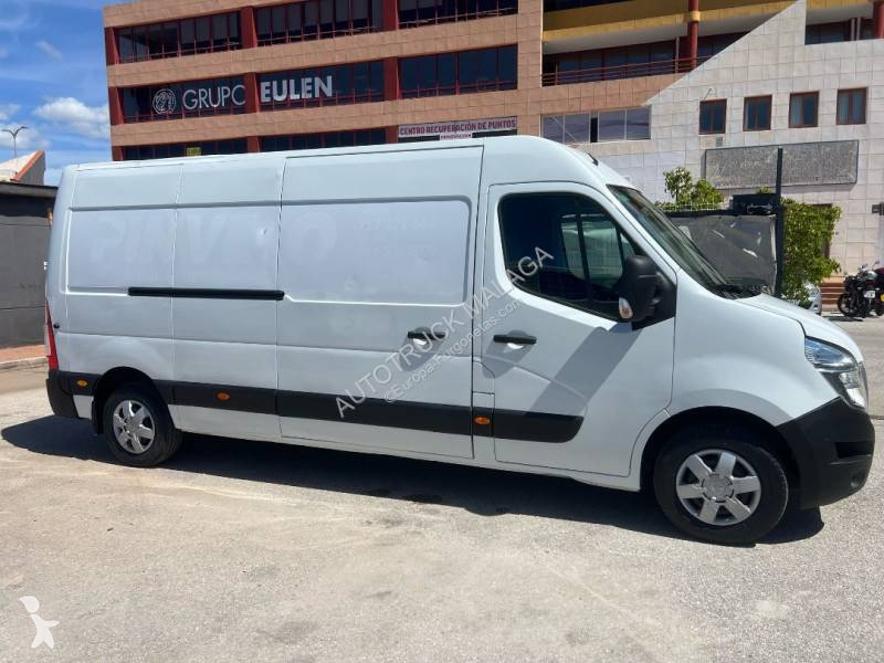 Véhicule utilitaire Nissan