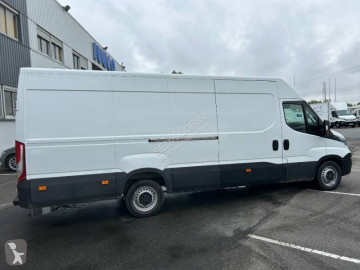 Furgón largo Iveco