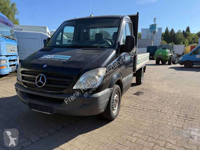 Véhicule utilitaire Mercedes...