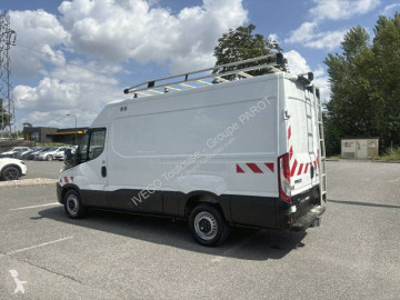 Fourgon moyen Iveco