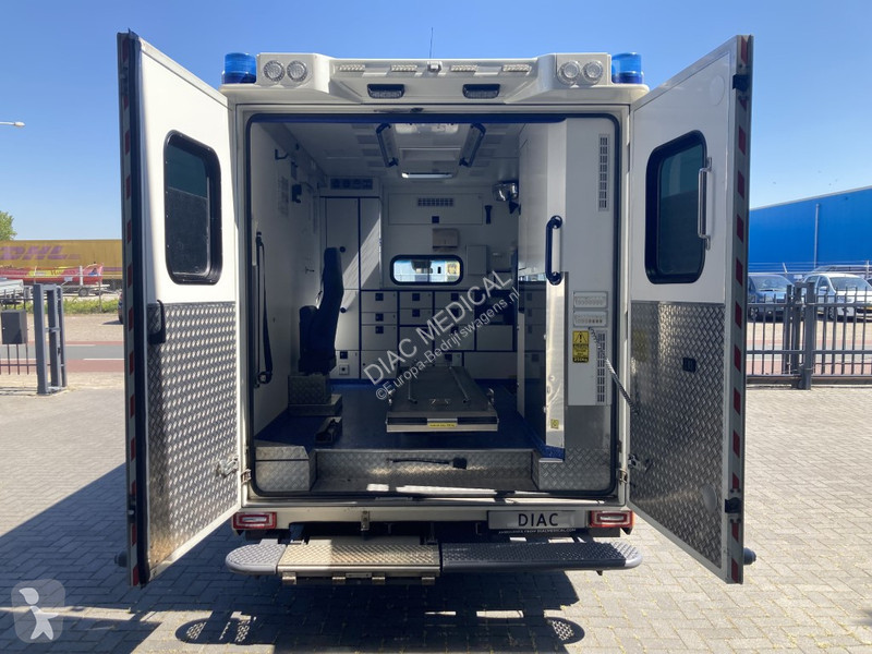 Furgoneta Mercedes Container Ambulance 400-serie