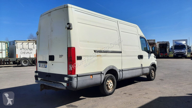 Véhicule utilitaire Iveco 35S12