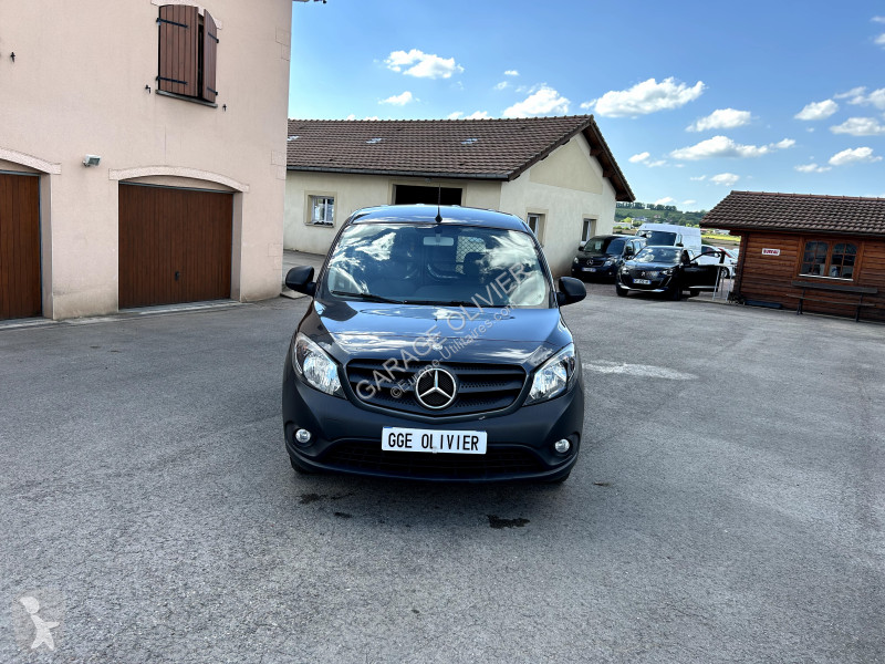Véhicule utilitaire Mercedes Compact 109 1.5...