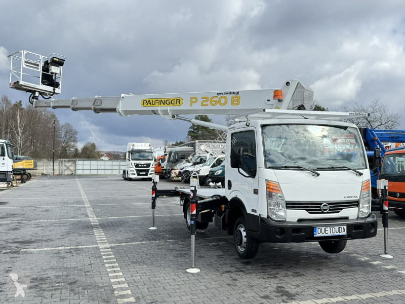 Véhicule utilitaire Nissan