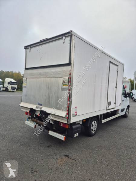 Véhicule utilitaire Nissan