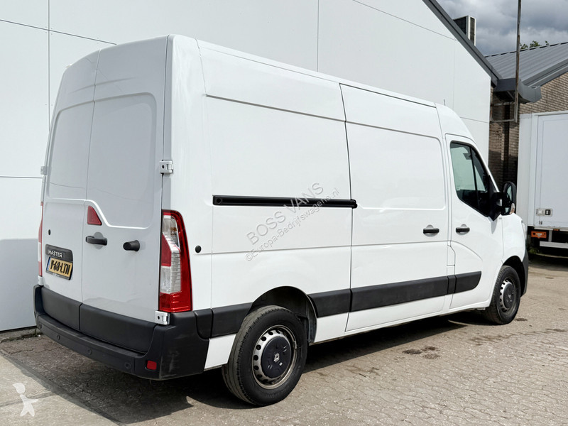 Véhicule utilitaire Renault T33 2.3 DCI 135PK...