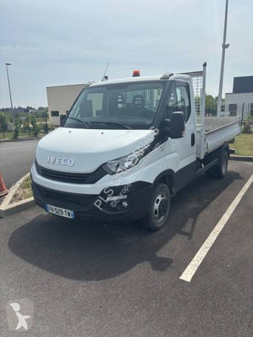 Utilitaire benne standard Iveco