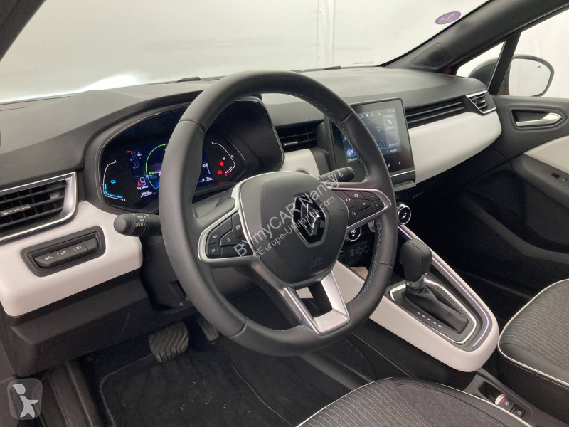 Autoutilitară Renault Clio E-Tech full hybrid 145