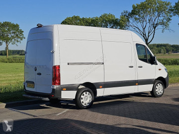 Fourgon utilitaire Mercedes