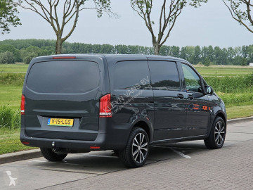Fourgon utilitaire Mercedes