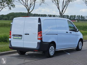 Fourgon utilitaire Mercedes