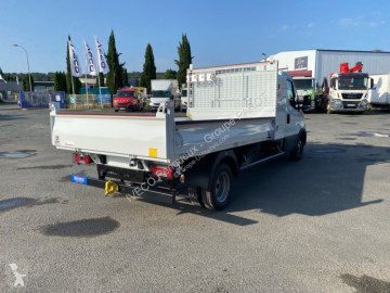 Con volquete Iveco