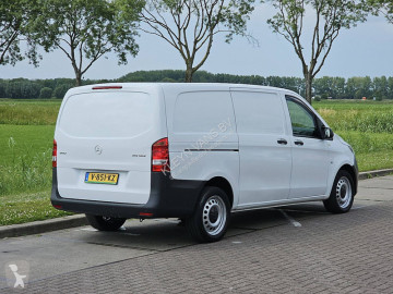 Fourgon utilitaire Mercedes