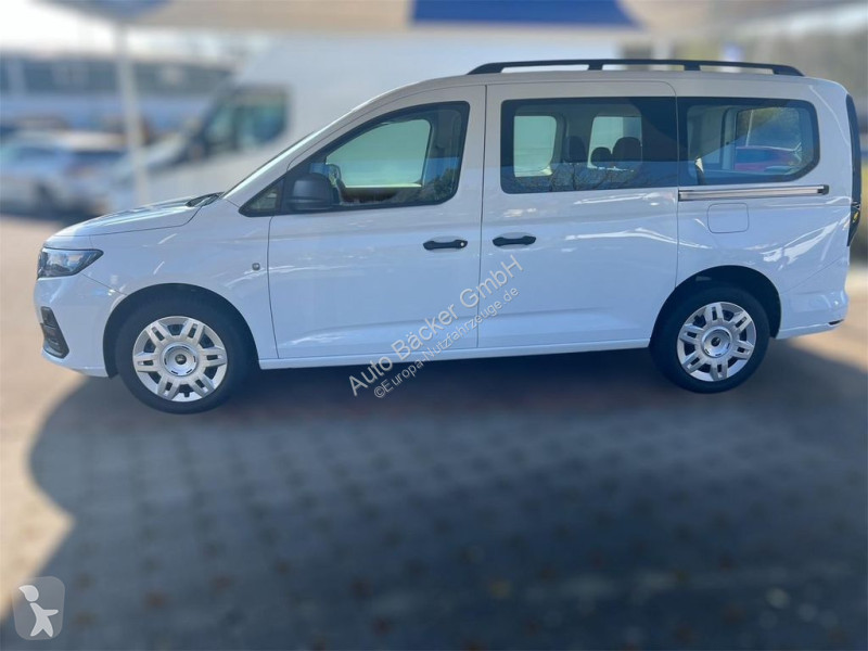 Véhicule utilitaire Ford Grand Trend mit AHK