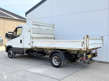 Con volquete Iveco