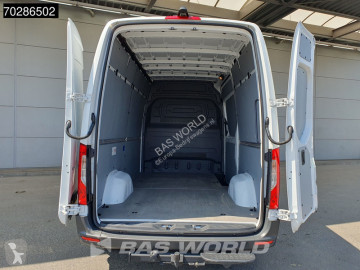 Fourgon utilitaire Mercedes