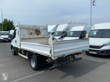 Utilitaire benne Iveco