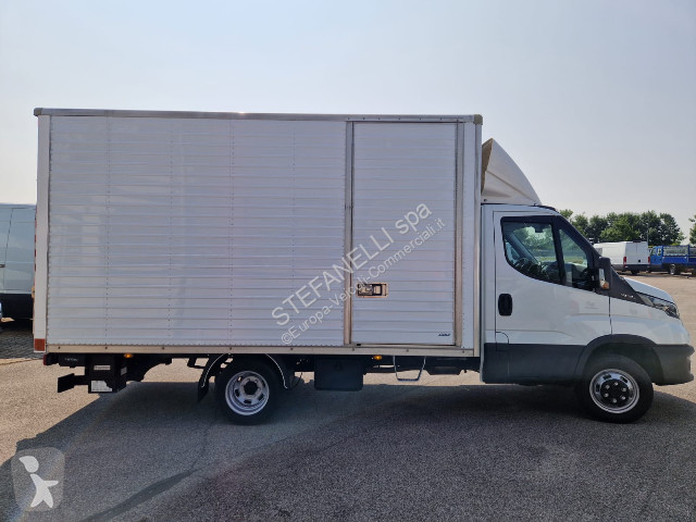 Furgoneta Iveco DAILY 35C14H BOX + SPONDA