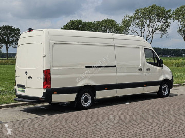 Fourgon utilitaire Mercedes