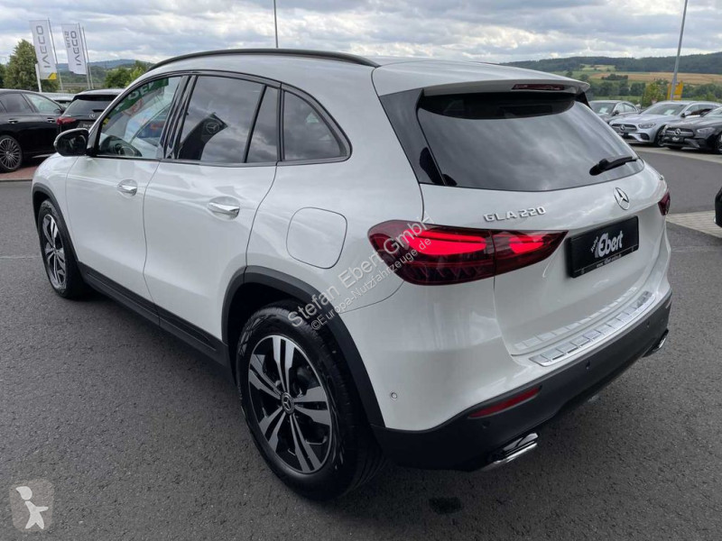 Véhicule utilitaire Mercedes GLA 4M 8G...